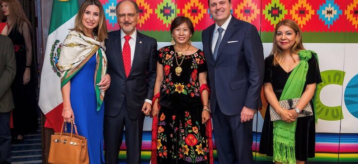 Veče osmeha i prijateljstva: proslava 215. godišnjice nezavisnosti Meksika
 